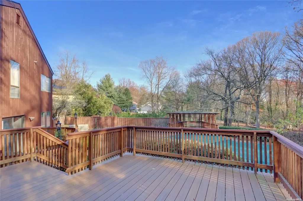 22 Candlewood Path Dix Hills NY 11746
