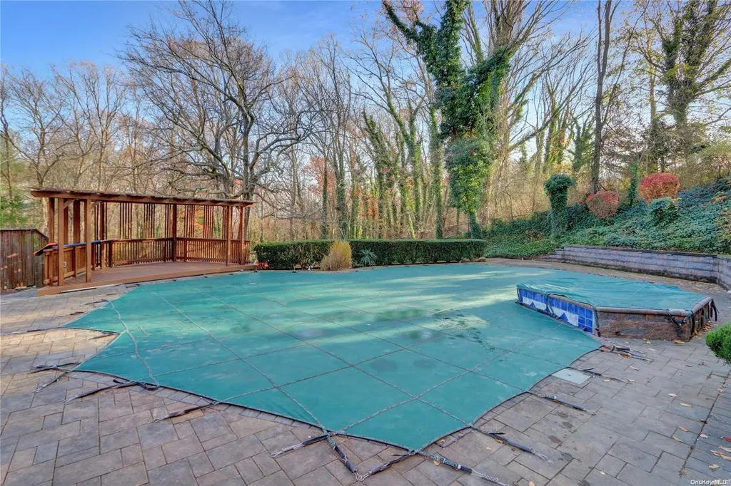 22 Candlewood Path Dix Hills NY 11746