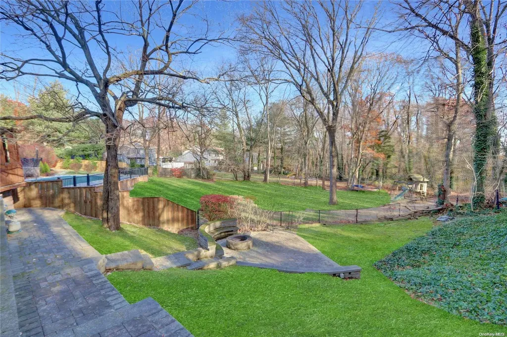 22 Candlewood Path Dix Hills NY 11746