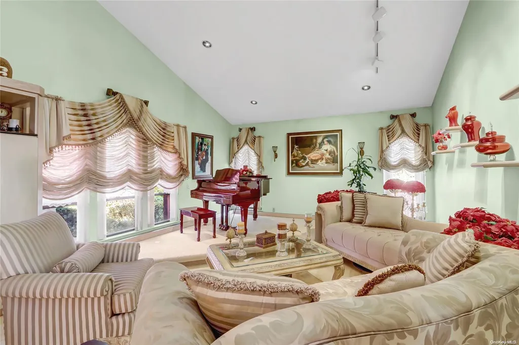 22 Candlewood Path Dix Hills NY 11746
