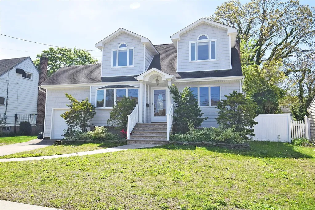 28 Karen Street West Babylon NY 11704
