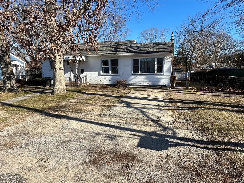 17 Anne Road Centereach NY 11720
