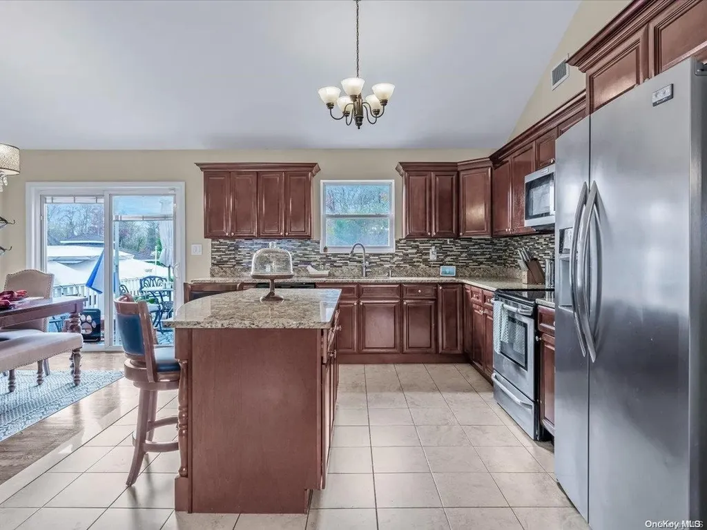 1432a E Forks Road Bay Shore NY 11706