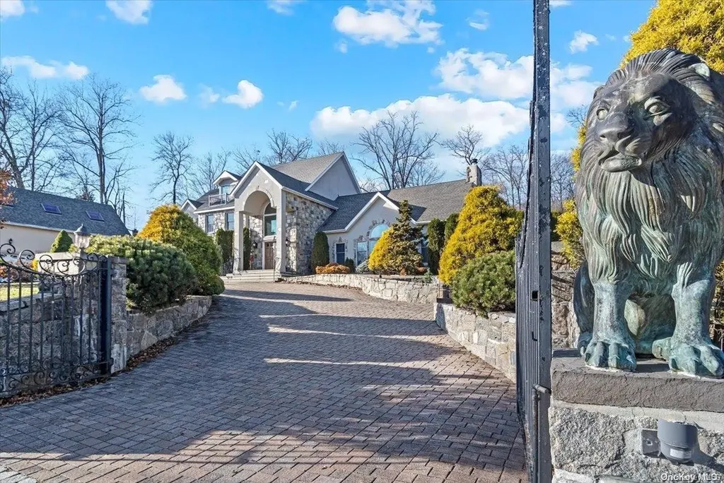 463 N Lake Boulevard Mahopac NY 10541