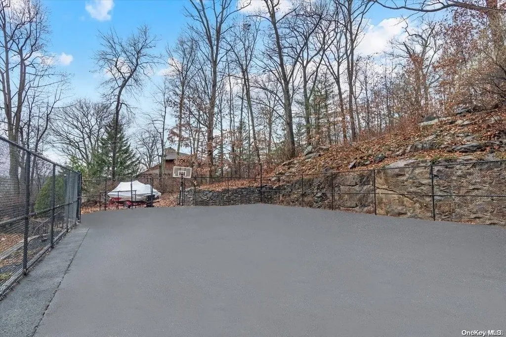 463 N Lake Boulevard Mahopac NY 10541