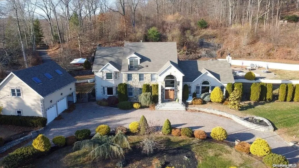 463 N Lake Boulevard Mahopac NY 10541