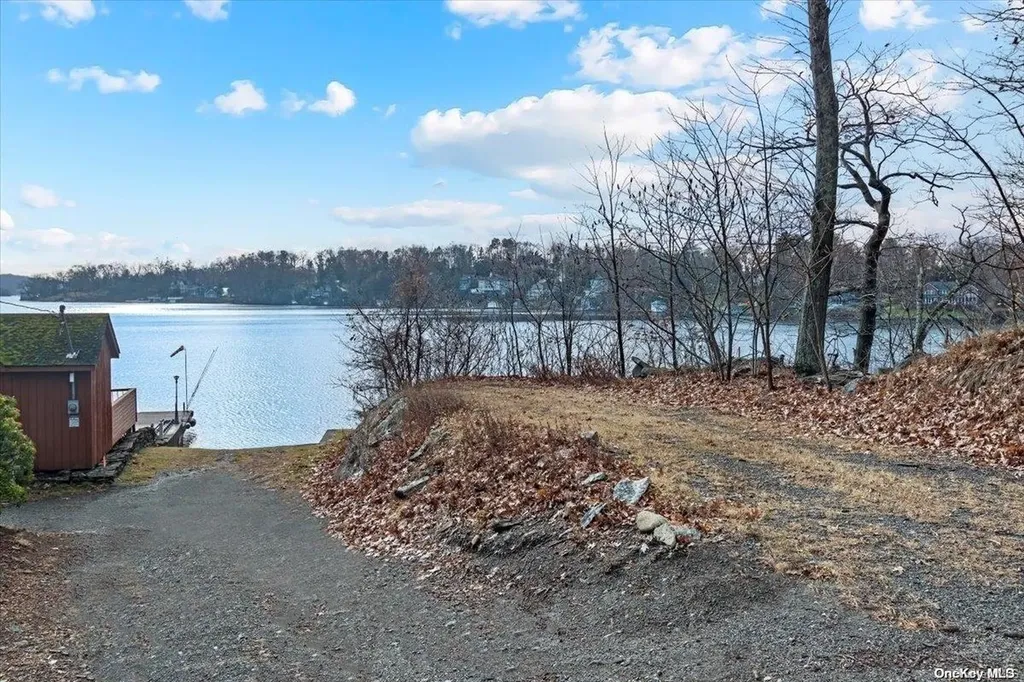 463 N Lake Boulevard Mahopac NY 10541