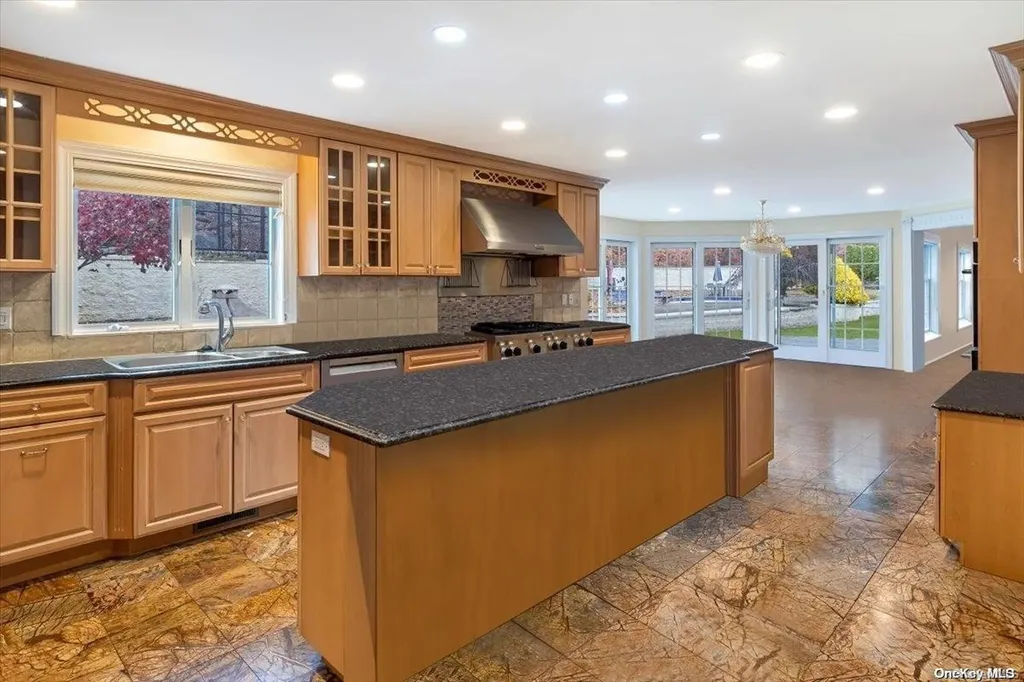 463 N Lake Boulevard Mahopac NY 10541