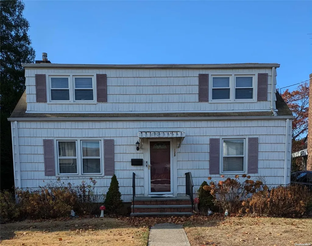 128 Collins Avenue Williston Park NY 11596