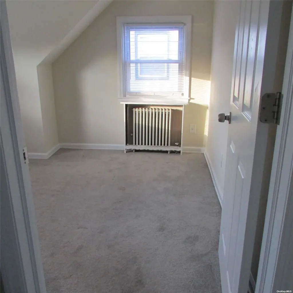 128 Collins Avenue Williston Park NY 11596