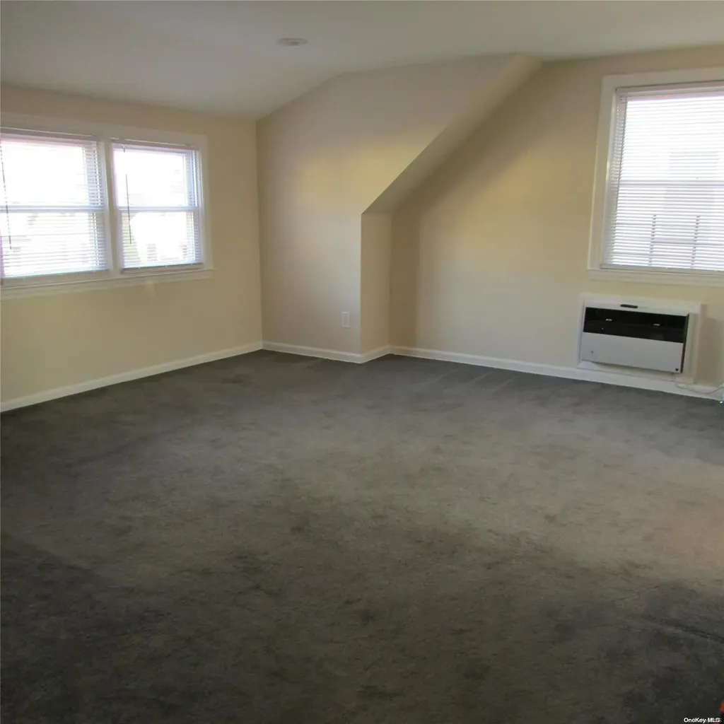 128 Collins Avenue Williston Park NY 11596
