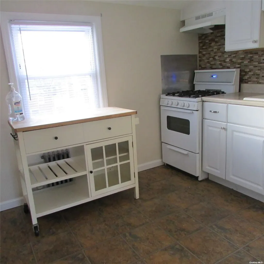128 Collins Avenue Williston Park NY 11596