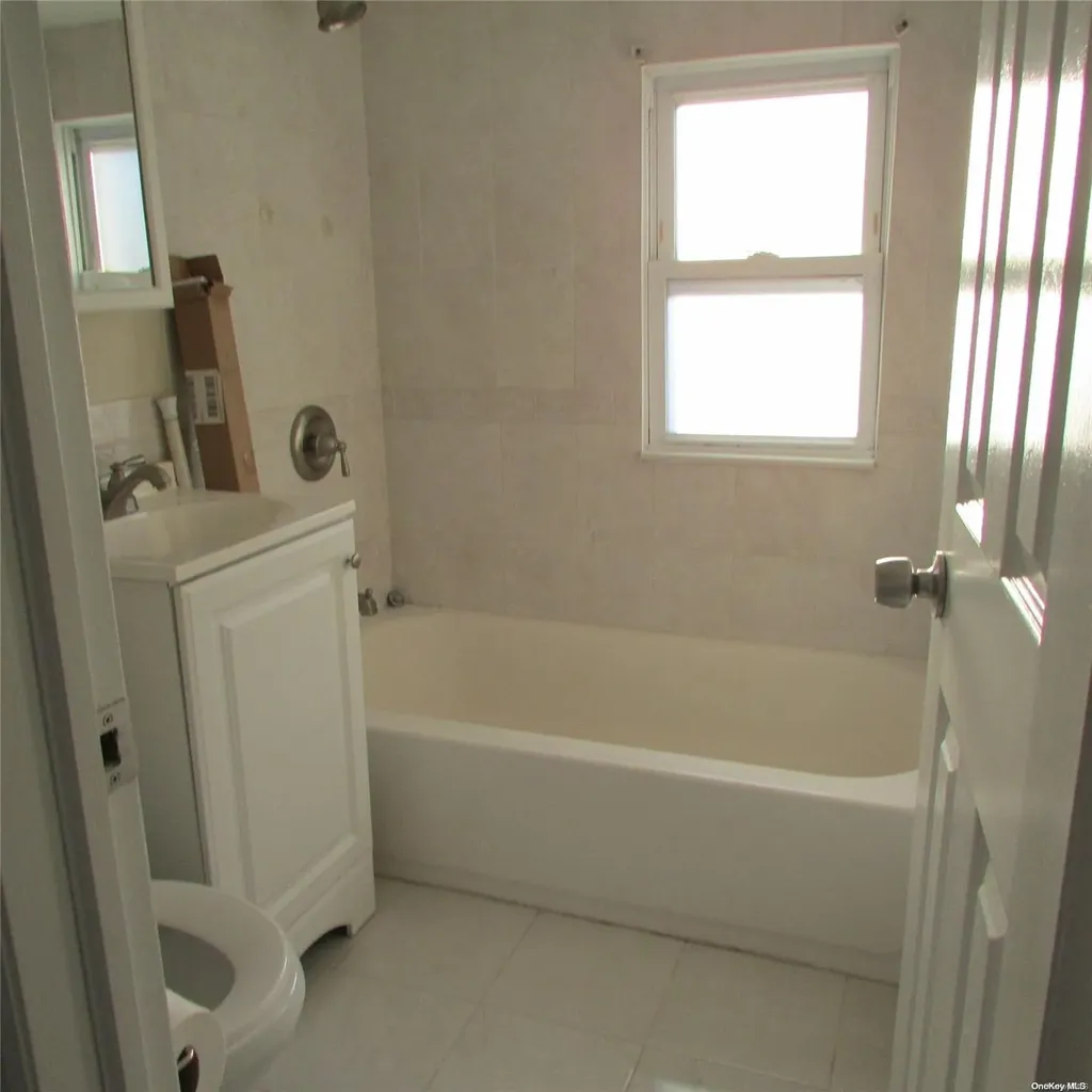 128 Collins Avenue Williston Park NY 11596