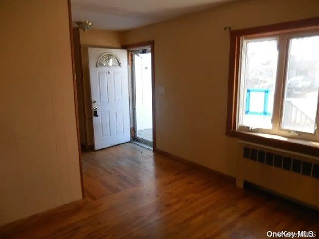 31 Tappan Avenue Babylon NY 11702
