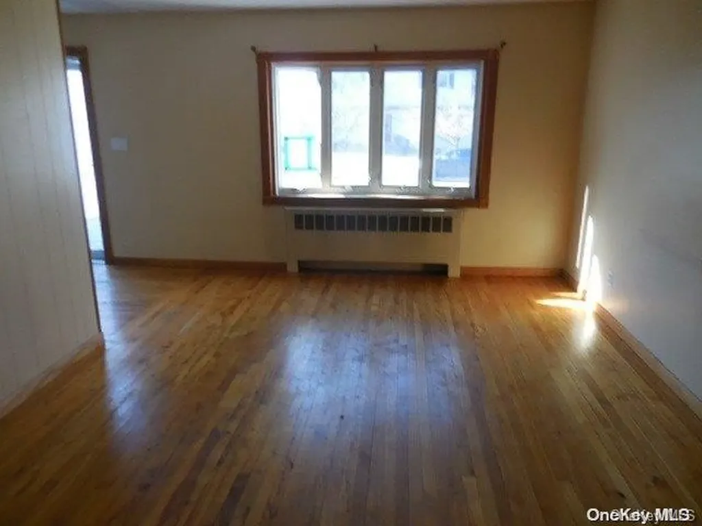 31 Tappan Avenue Babylon NY 11702