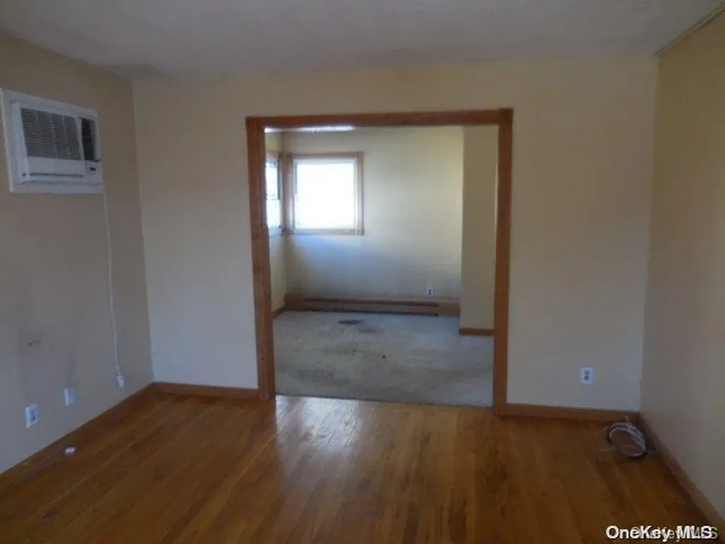31 Tappan Avenue Babylon NY 11702