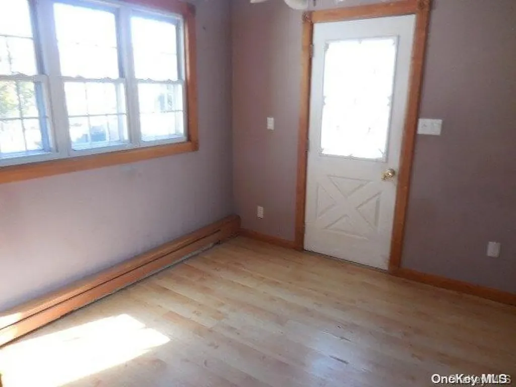 31 Tappan Avenue Babylon NY 11702