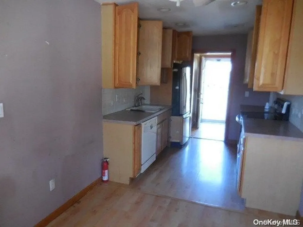 31 Tappan Avenue Babylon NY 11702