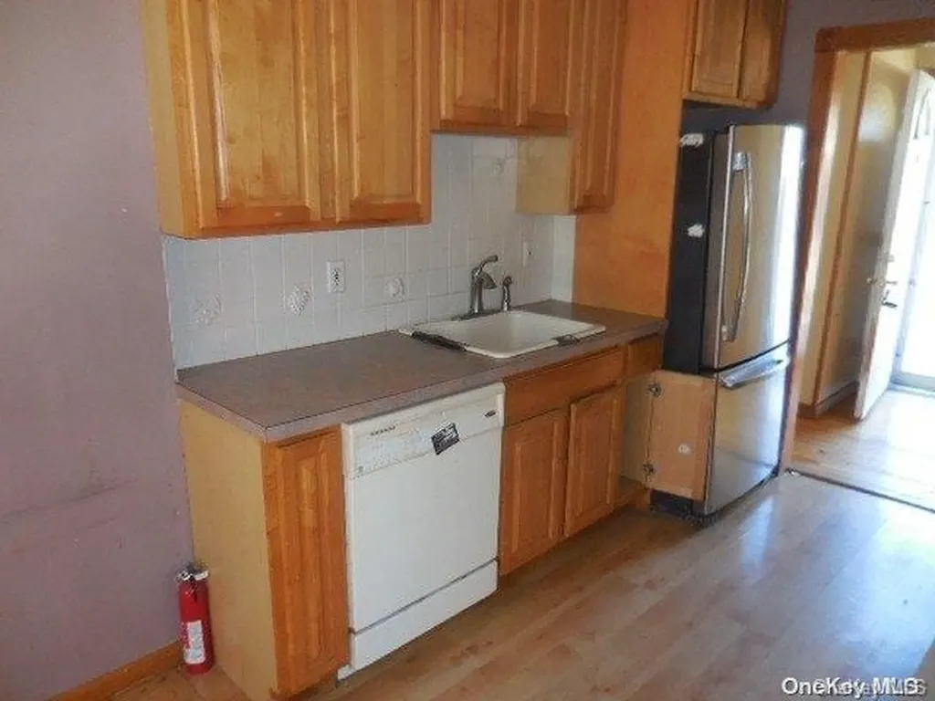 31 Tappan Avenue Babylon NY 11702
