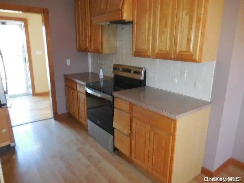 31 Tappan Avenue Babylon NY 11702