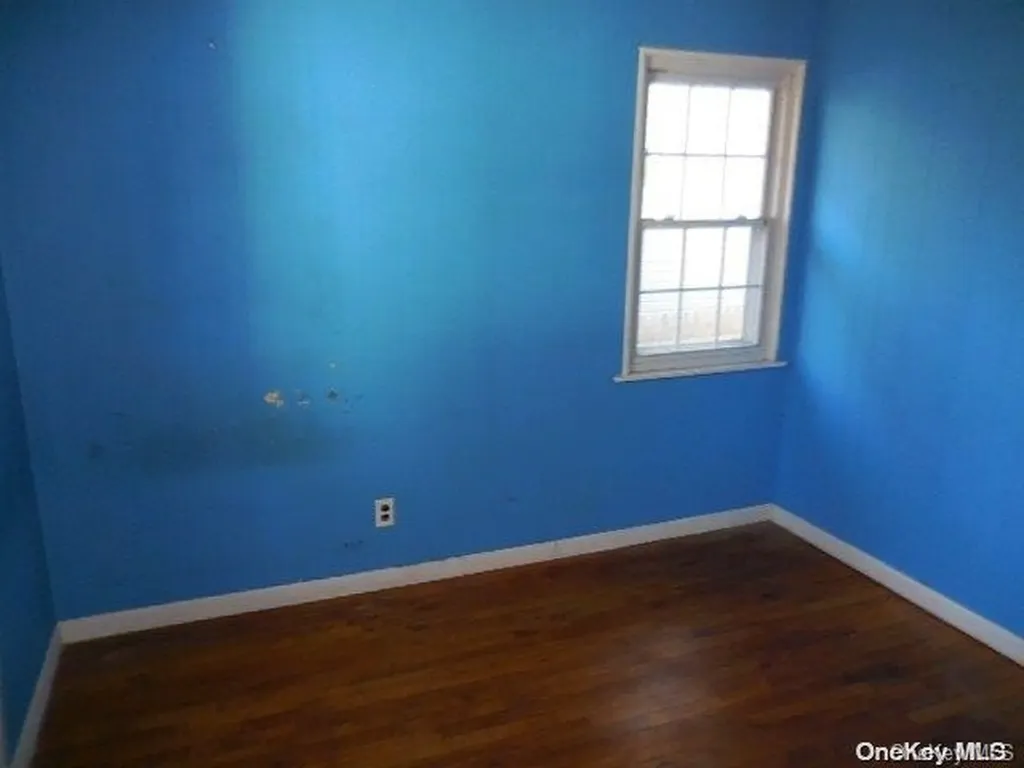 31 Tappan Avenue Babylon NY 11702
