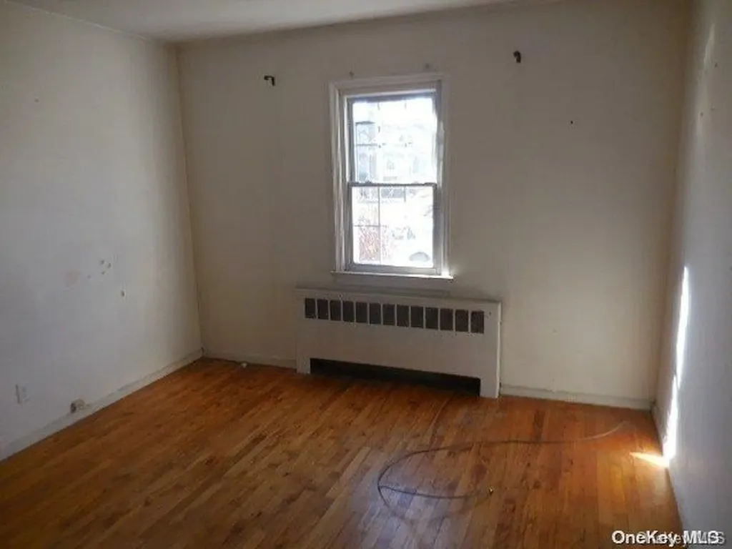 31 Tappan Avenue Babylon NY 11702