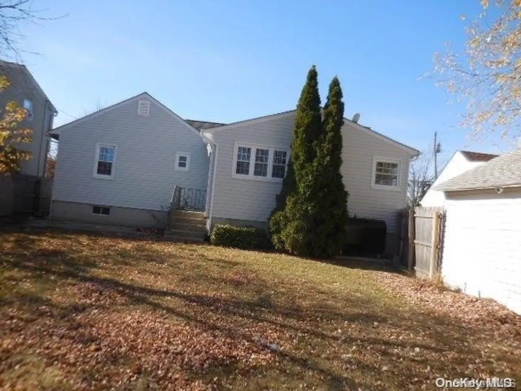 31 Tappan Avenue Babylon NY 11702