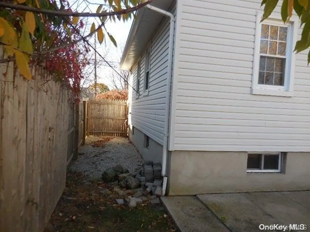 31 Tappan Avenue Babylon NY 11702