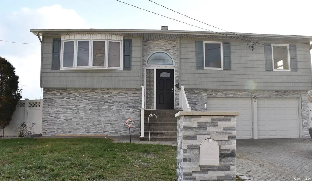 6 Geiger Place Deer Park NY 11729