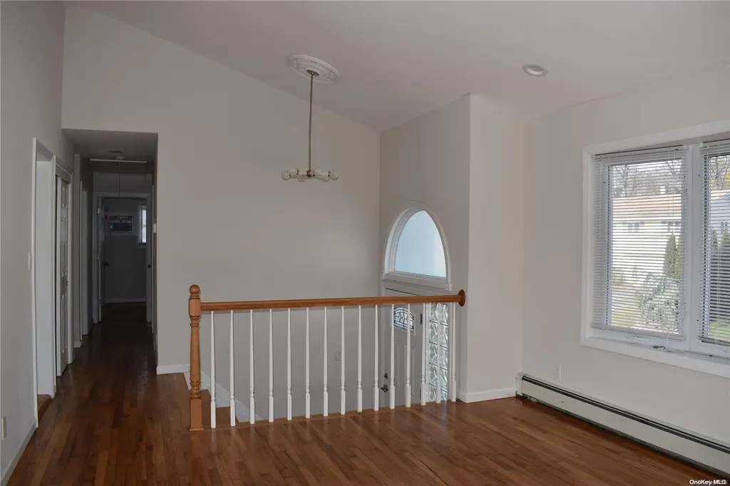 6 Geiger Place Deer Park NY 11729