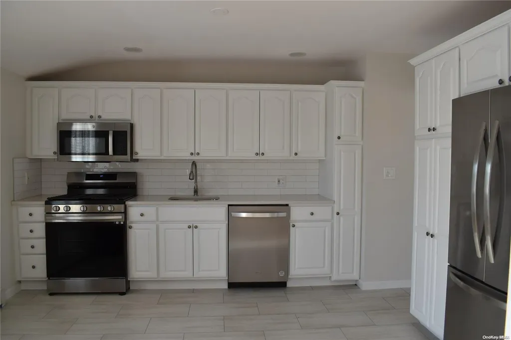6 Geiger Place Deer Park NY 11729