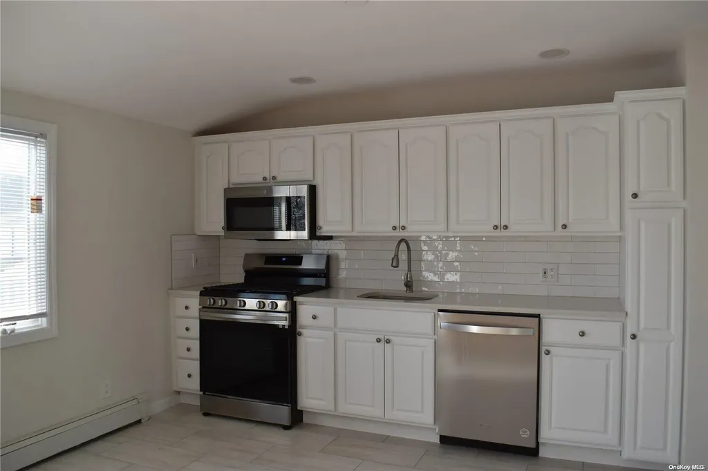 6 Geiger Place Deer Park NY 11729