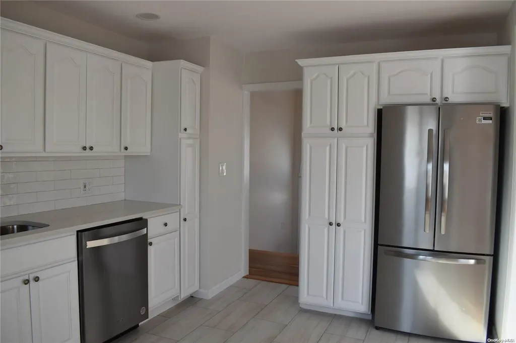 6 Geiger Place Deer Park NY 11729