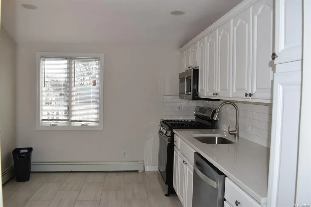 6 Geiger Place Deer Park NY 11729