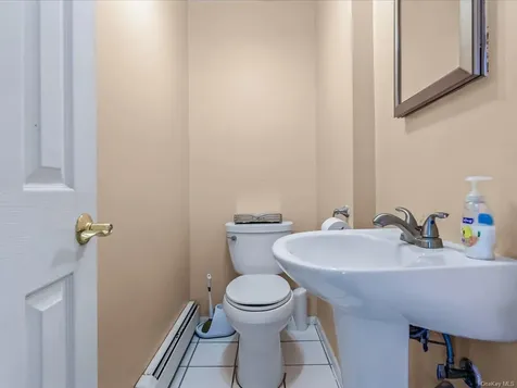 181 Hampton Deer Park NY 11729