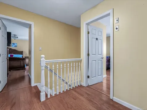 181 Hampton Deer Park NY 11729