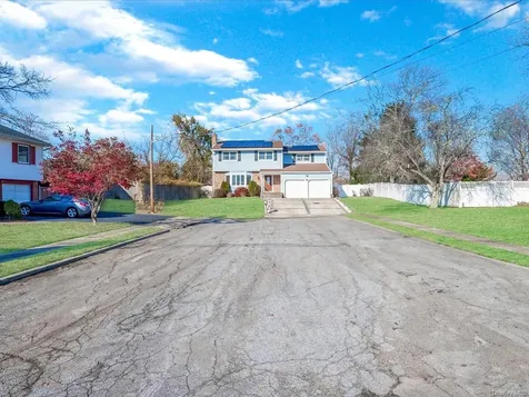 181 Hampton Deer Park NY 11729