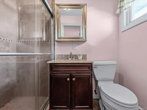 181 Hampton Deer Park NY 11729