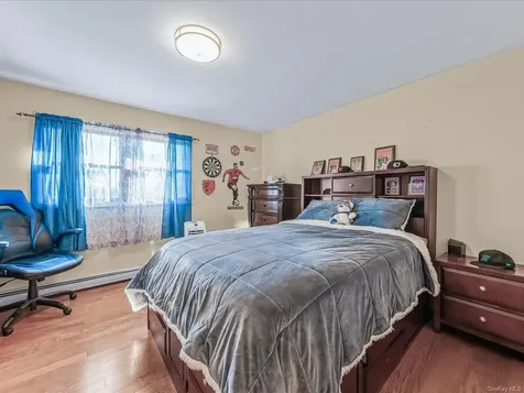 181 Hampton Deer Park NY 11729