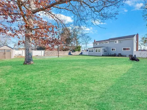 181 Hampton Deer Park NY 11729