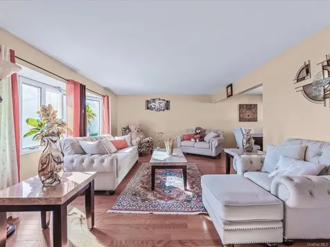 181 Hampton Deer Park NY 11729