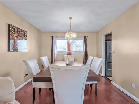 181 Hampton Deer Park NY 11729