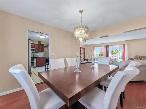 181 Hampton Deer Park NY 11729