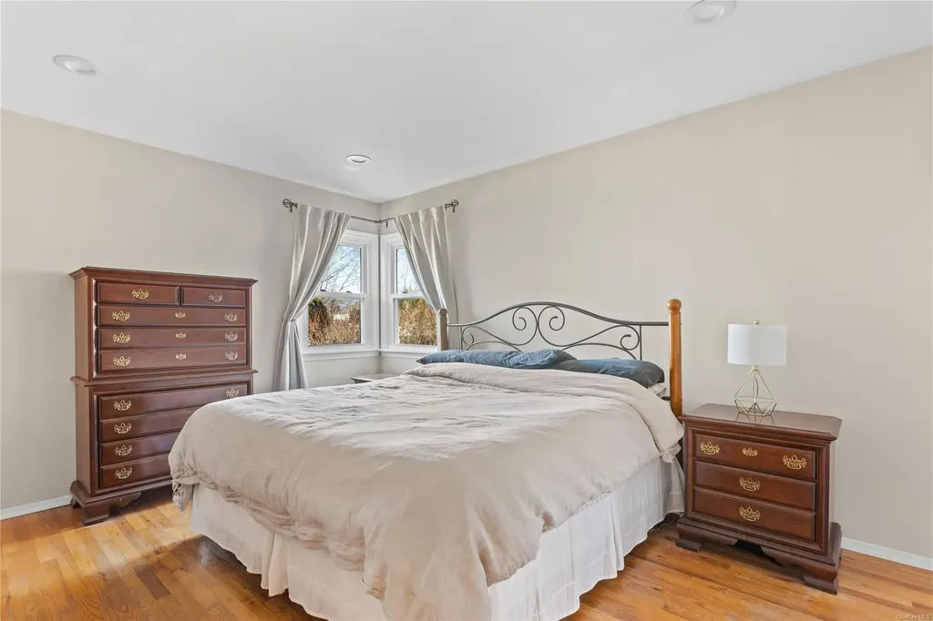 35 Kilroy Drive Mastic NY 11950