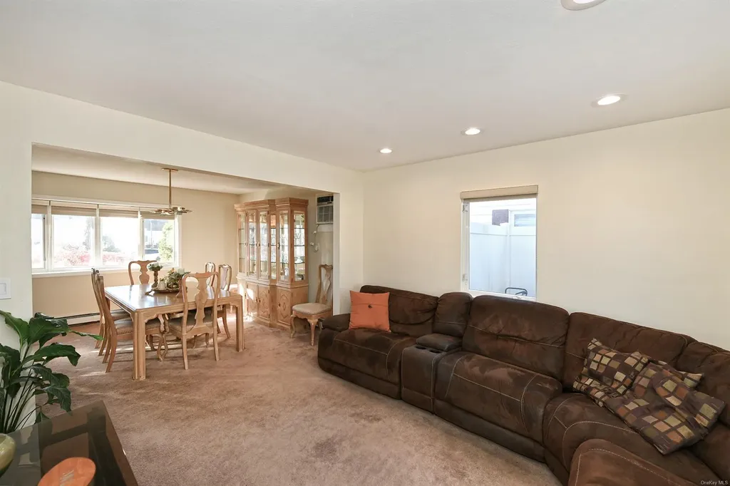 11 Flint Lane Levittown NY 11756