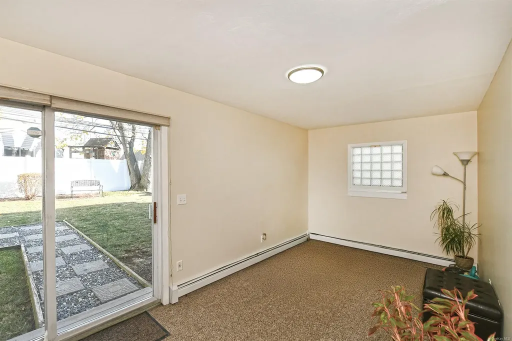 11 Flint Lane Levittown NY 11756