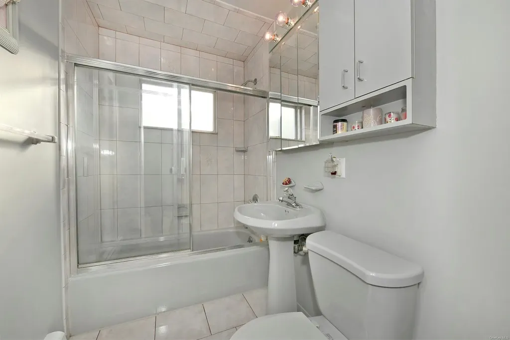 11 Flint Lane Levittown NY 11756