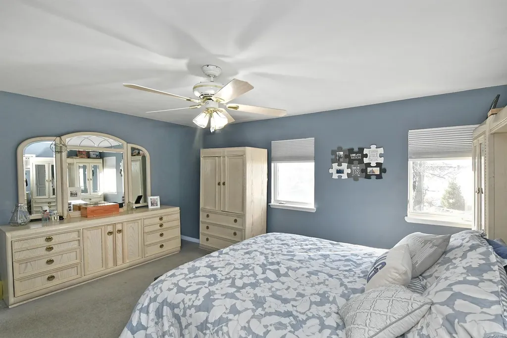 11 Flint Lane Levittown NY 11756