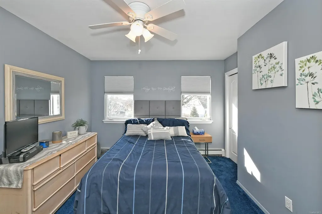 11 Flint Lane Levittown NY 11756