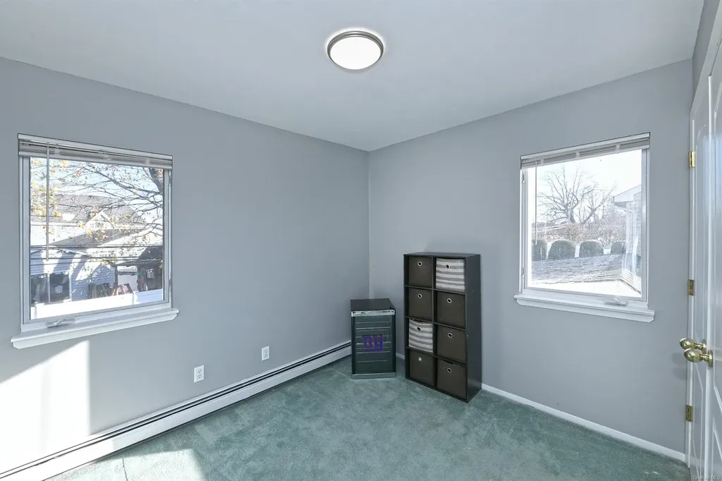 11 Flint Lane Levittown NY 11756